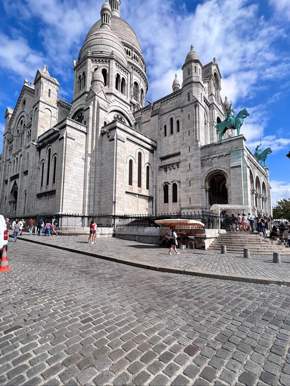 Arka Plan Değiştirme Hizmeti 19 Sacré-Cœur Bazilikası dış cephesi, kişi eklenmeden önceki hali