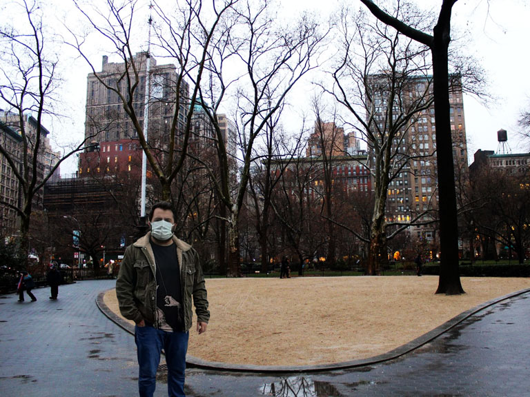 Arka Plan Değiştirme Hizmeti 2 Arka plandaki insanlar silinmiş, temiz ve sade arka planlı fotoğraf