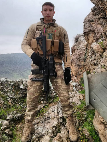 Kafa Değiştirme Hizmeti 10 Özellikle askerlik anılarını canlandırmak isteyenler, aile büyüklerine saygı niteliğinde bir hediye arayanlar veya evlerinin en güzel köşesinde sergilemek üzere kalıcı bir anı isteyenler için mükemmel bir seçenektir.